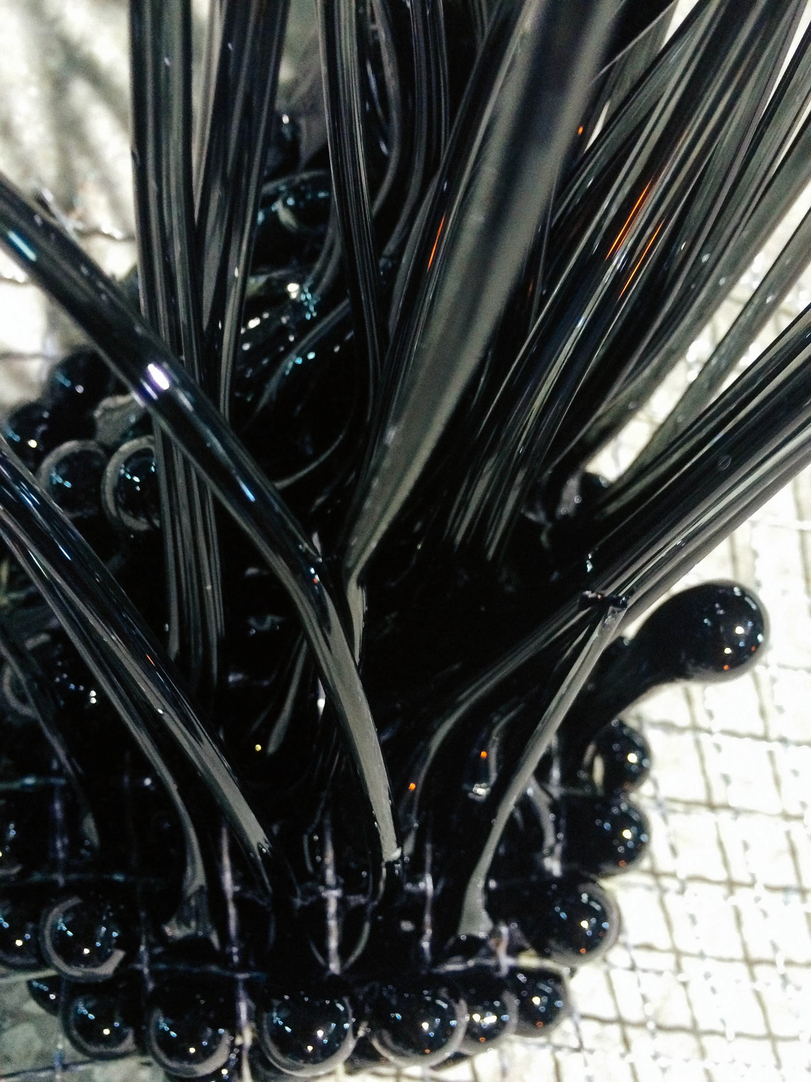 Long glass strands and rounded ends in Gravity