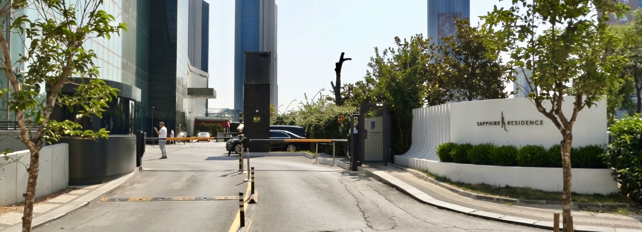 The Sapphire entrance, security cabin and sculptural wall in daylight