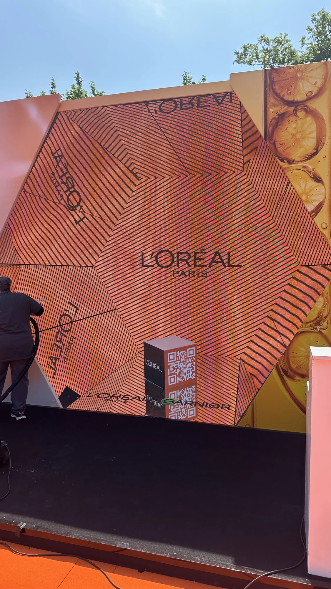 L’Oréal graphics across the full Space Giga installation at Swissôtel Istanbul